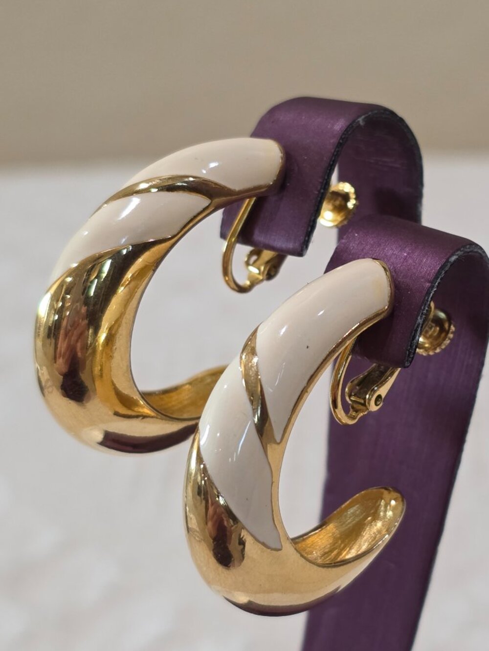 Vintage NAPIER Gold Cream Enamel Half Hoop LG Clip Screw Back Fashion Earrings